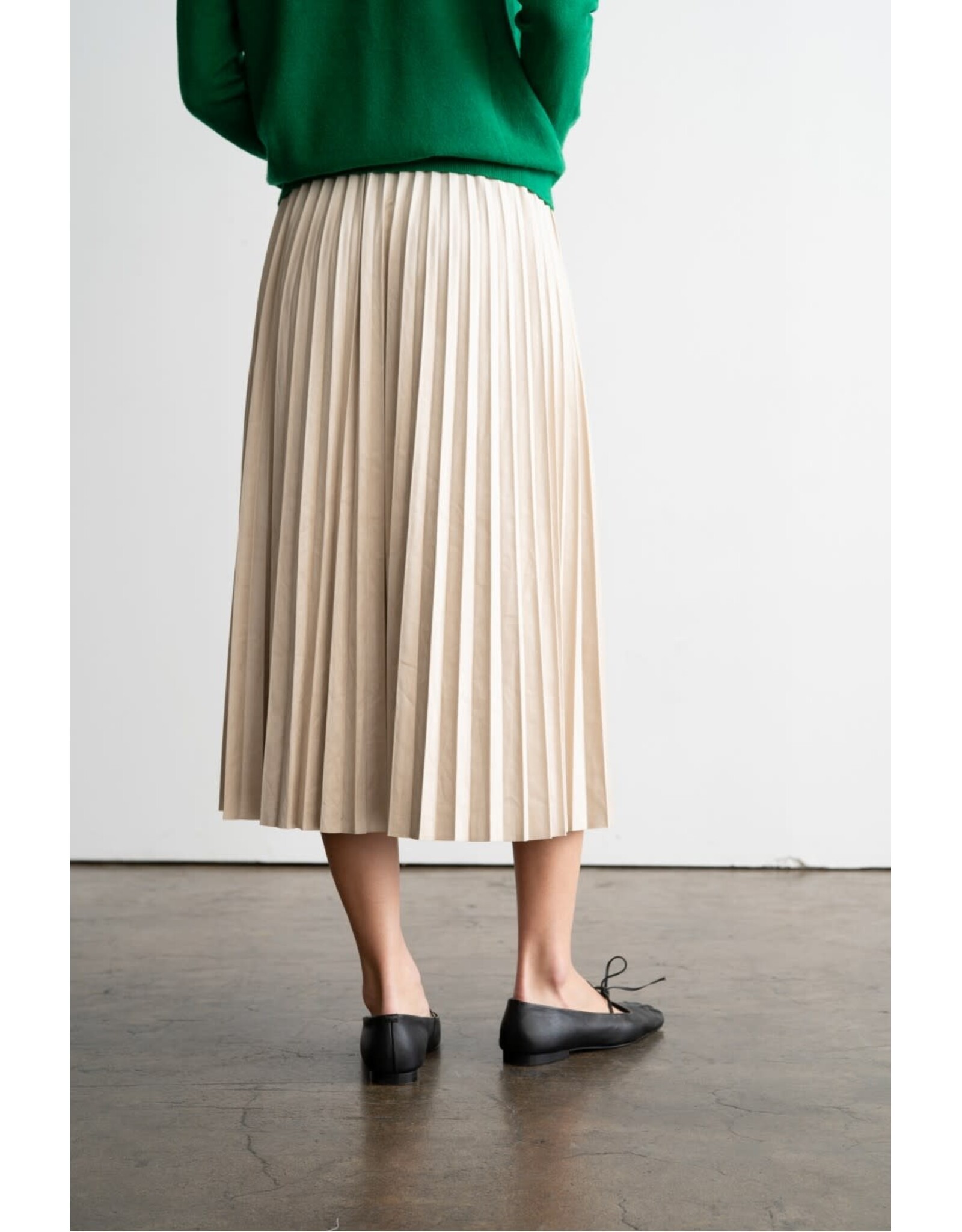ELASTIC WAIST PLEATED MIDI SKIRT