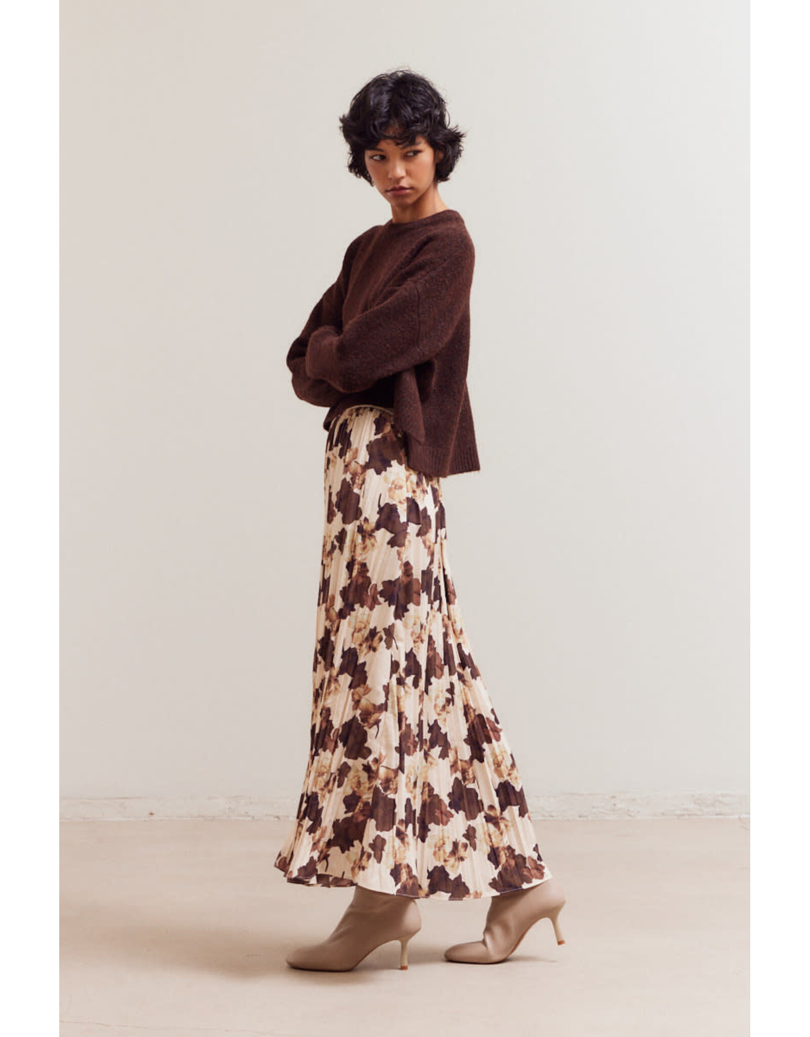 FLORAL PRINT PLEATED MIDI SKIRT