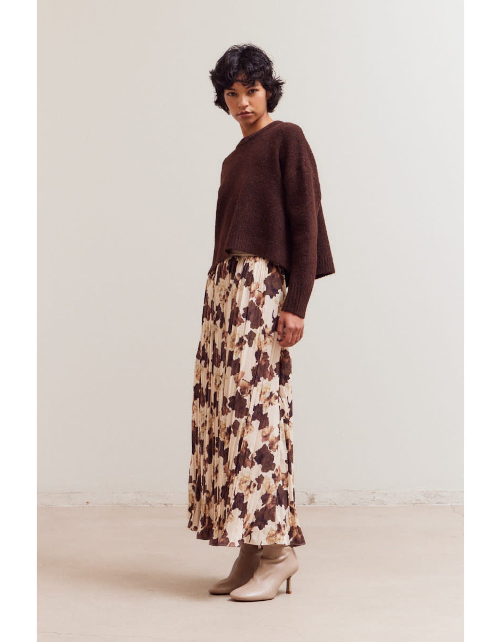 FLORAL PRINT PLEATED MIDI SKIRT