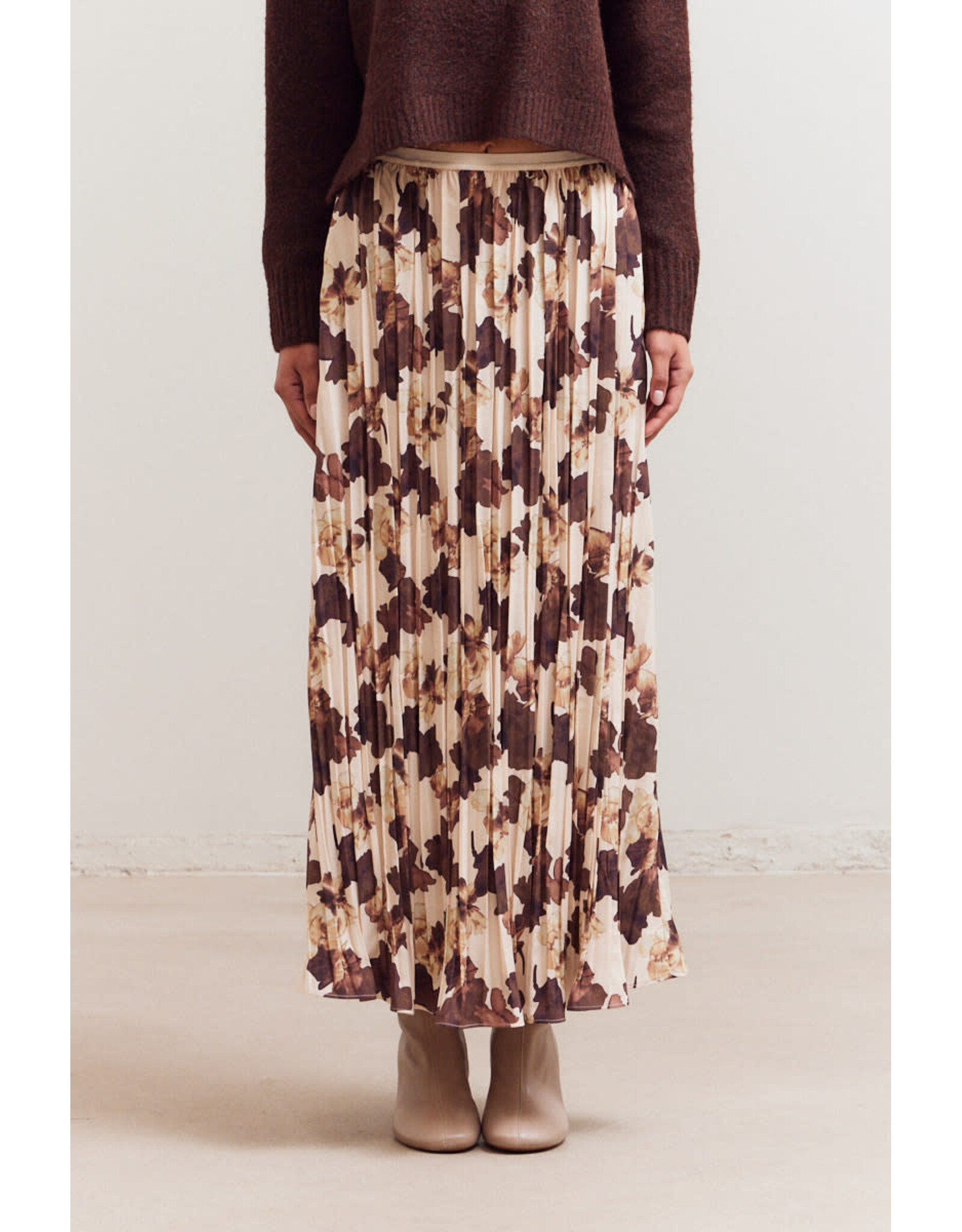 FLORAL PRINT PLEATED MIDI SKIRT