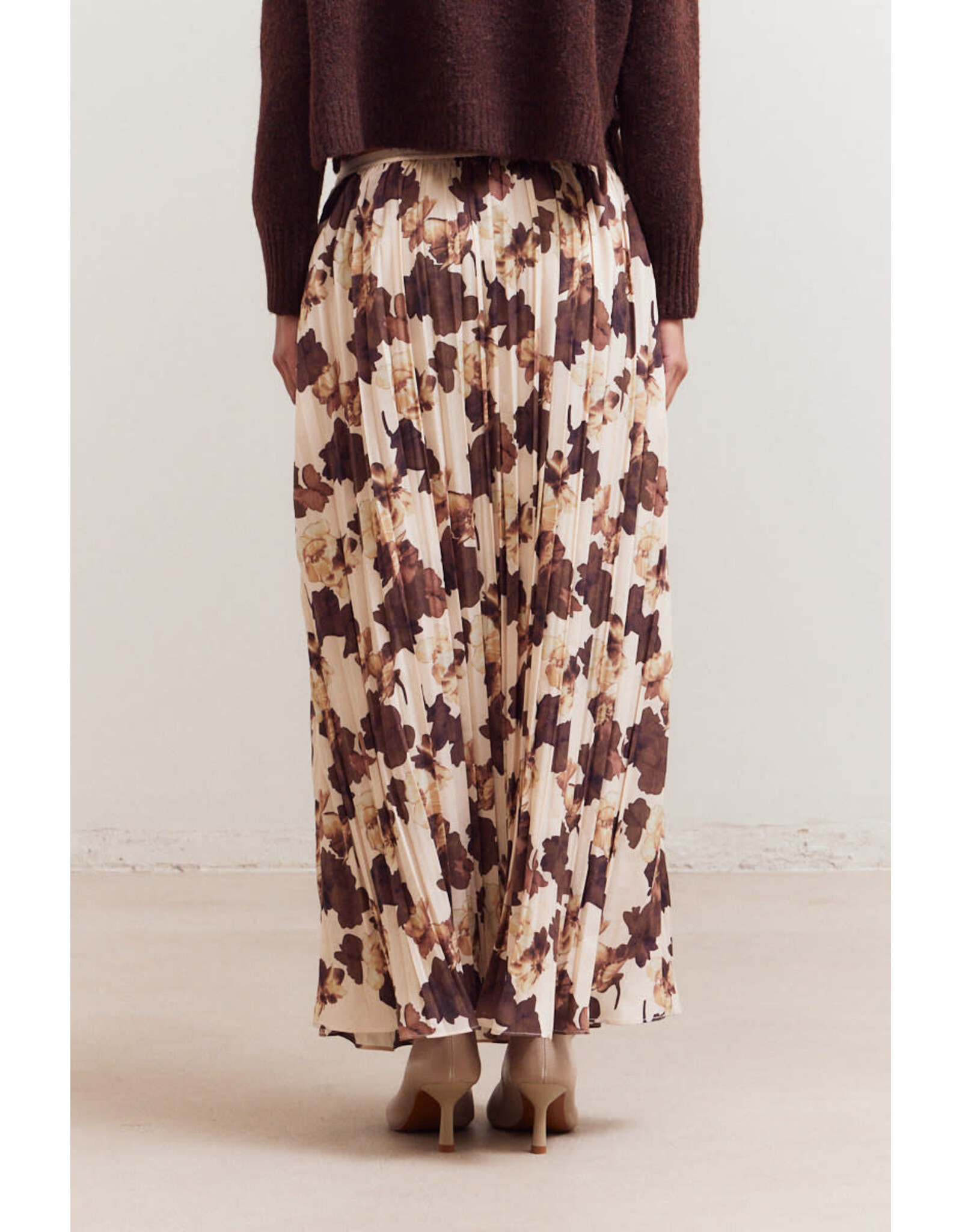 FLORAL PRINT PLEATED MIDI SKIRT