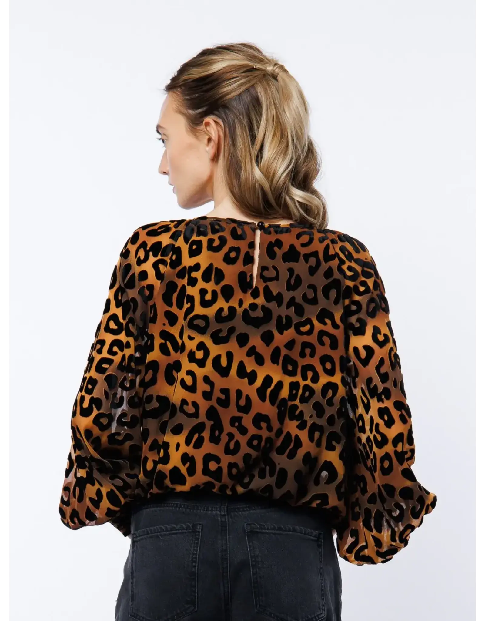 LSLV ANIMAL PRINT CROPPED BLOUSE