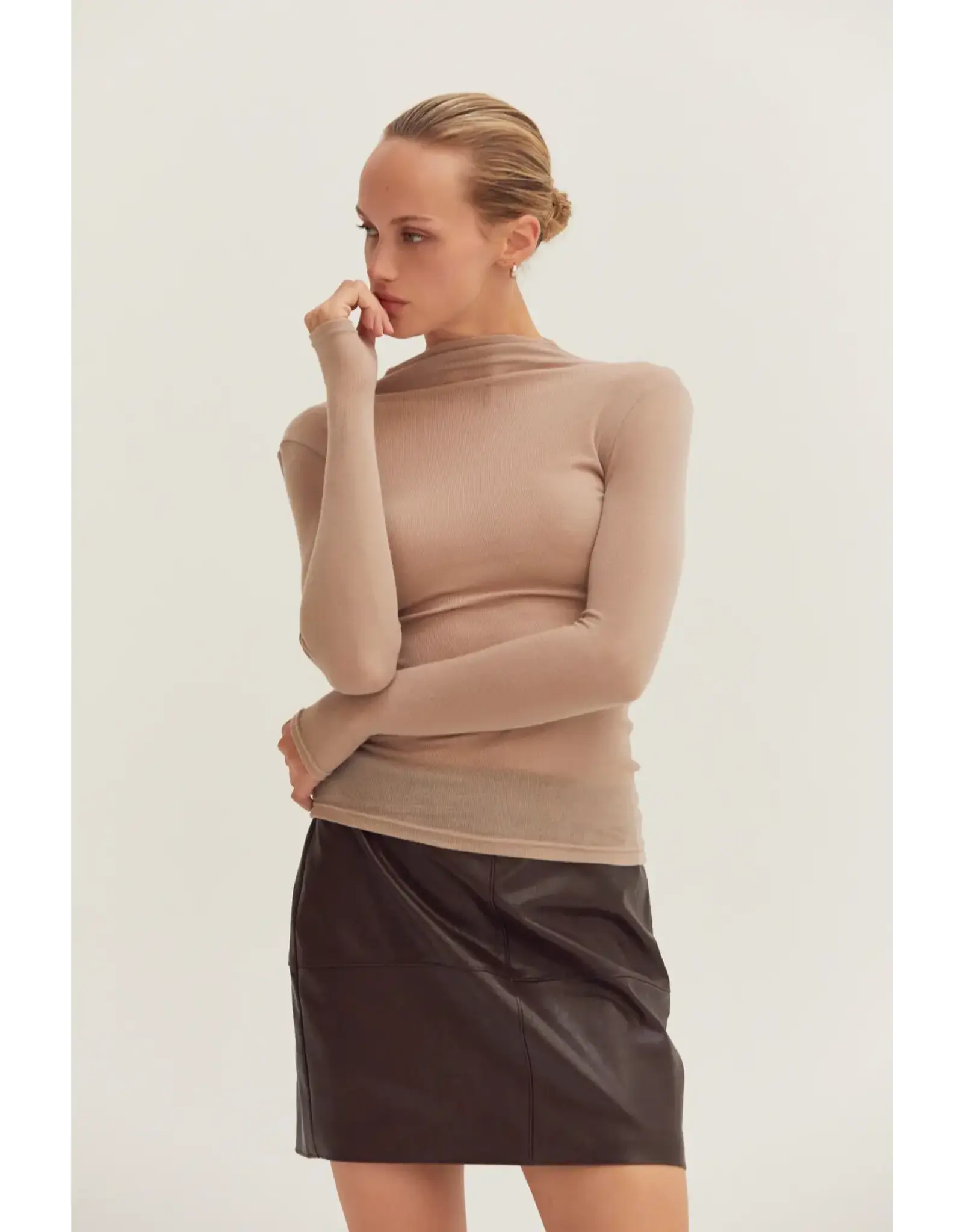 LSLV MOCK NECK BASIC TOP