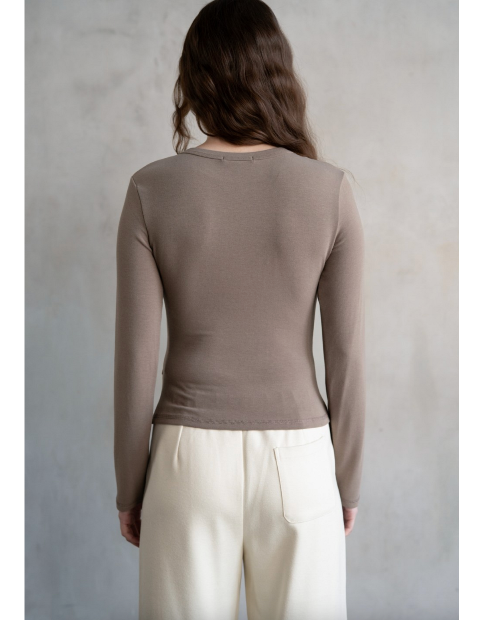 SIDE GATHER DETAILED CREW NECK TOP