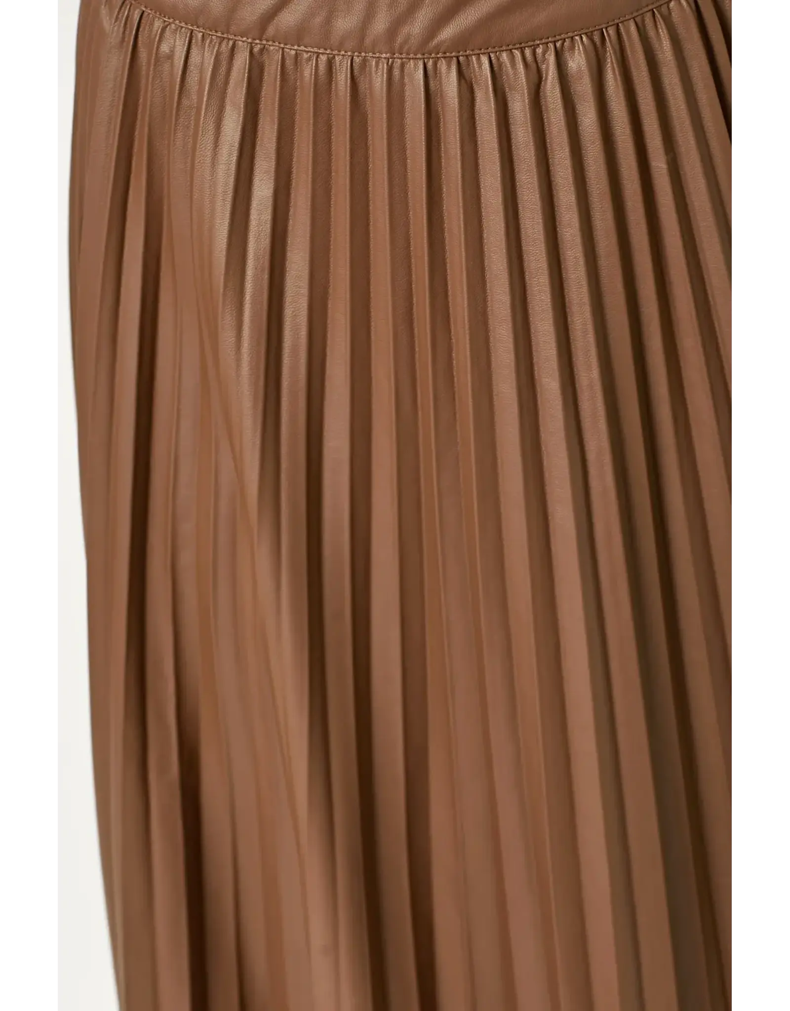 MYSTREE PLEATED VEGAN LEATHER MIDI SKIRT
