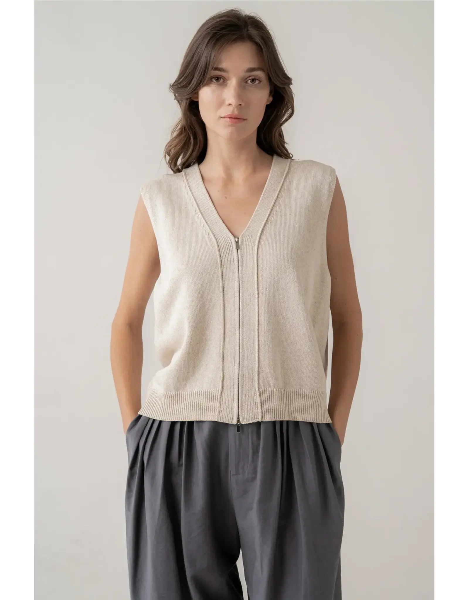 ZIP FRONT SLVLESS KNIT VEST
