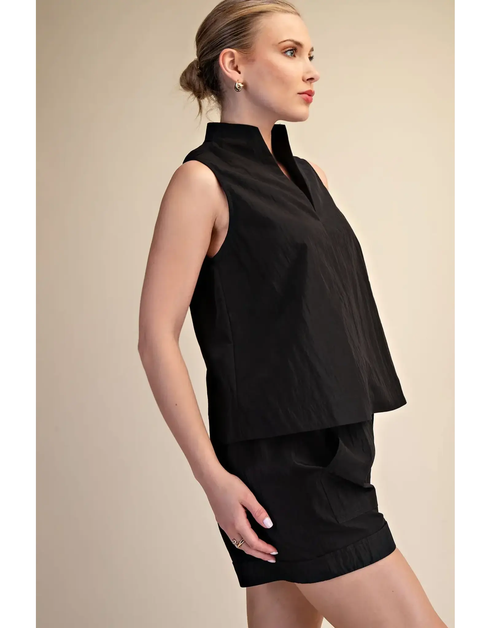 V-NECK SLEEVELESS SWING TOP