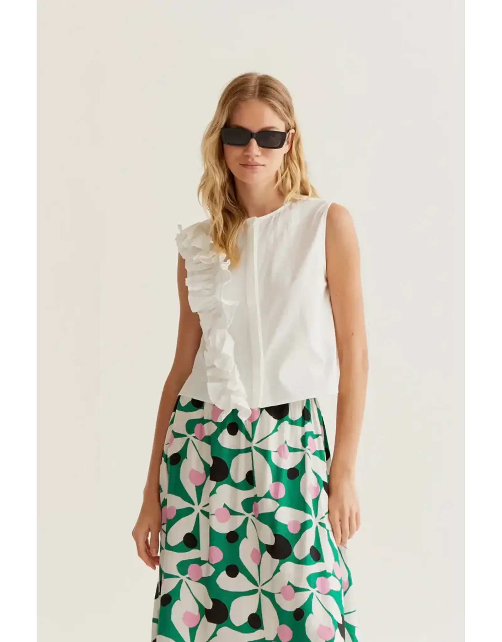 SLEEVELESS BLOUSE WITH RUFFEL DETAIL