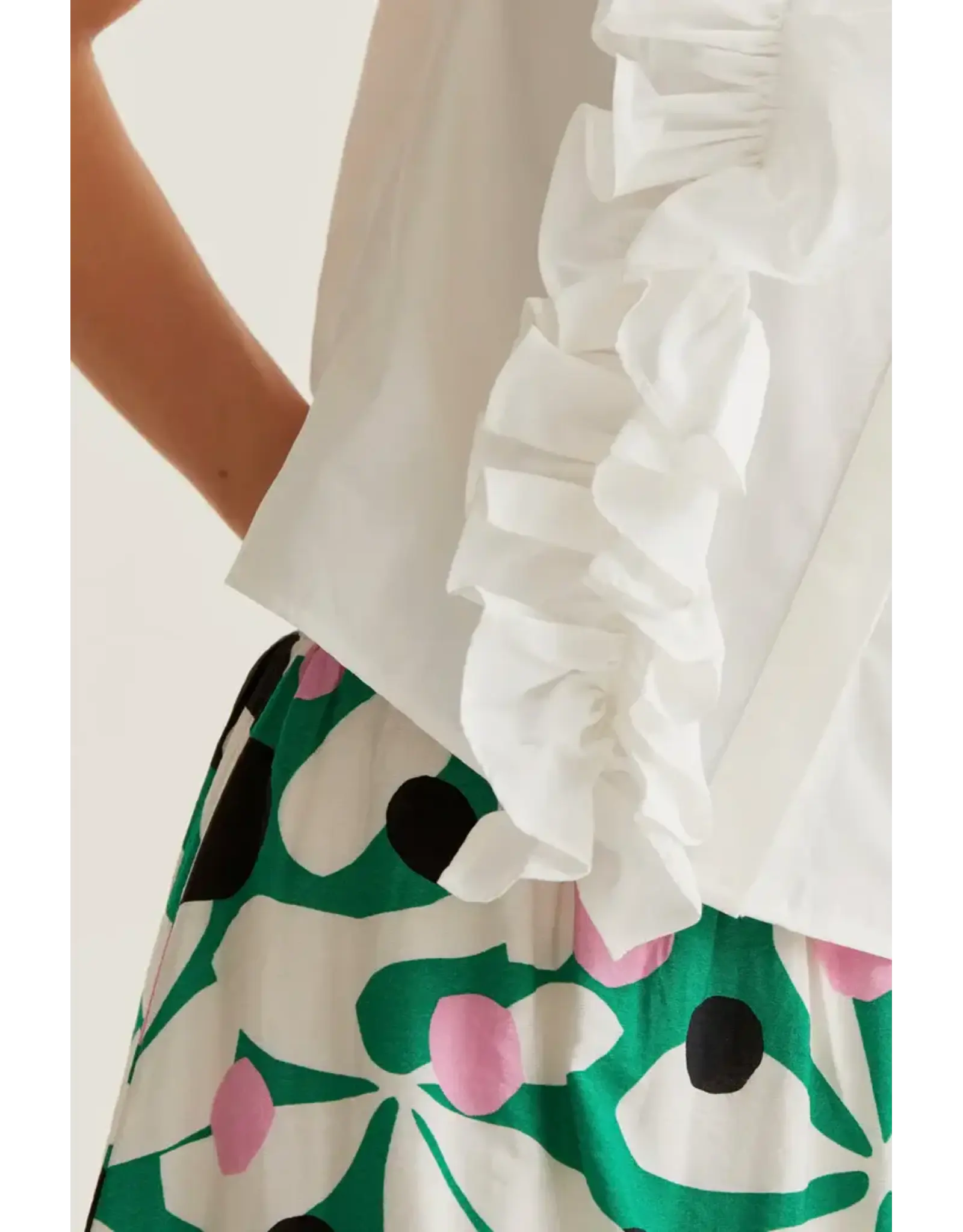 SLEEVELESS BLOUSE WITH RUFFEL DETAIL