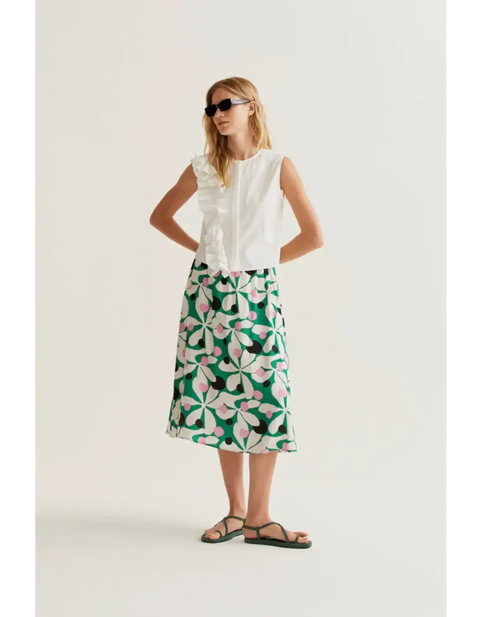 SLEEVELESS BLOUSE WITH RUFFEL DETAIL