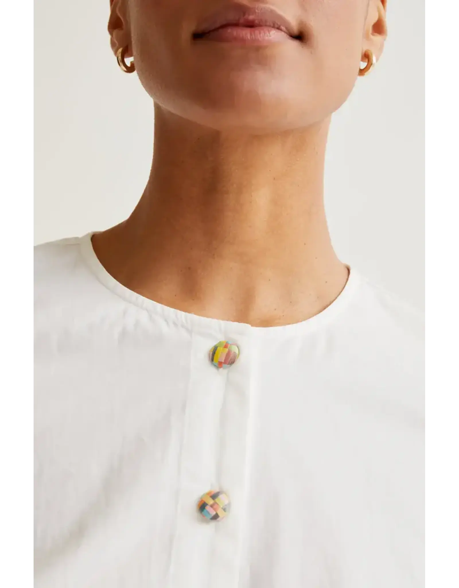 SSLV BLOUSE W/ COLORFUL BUTTONS