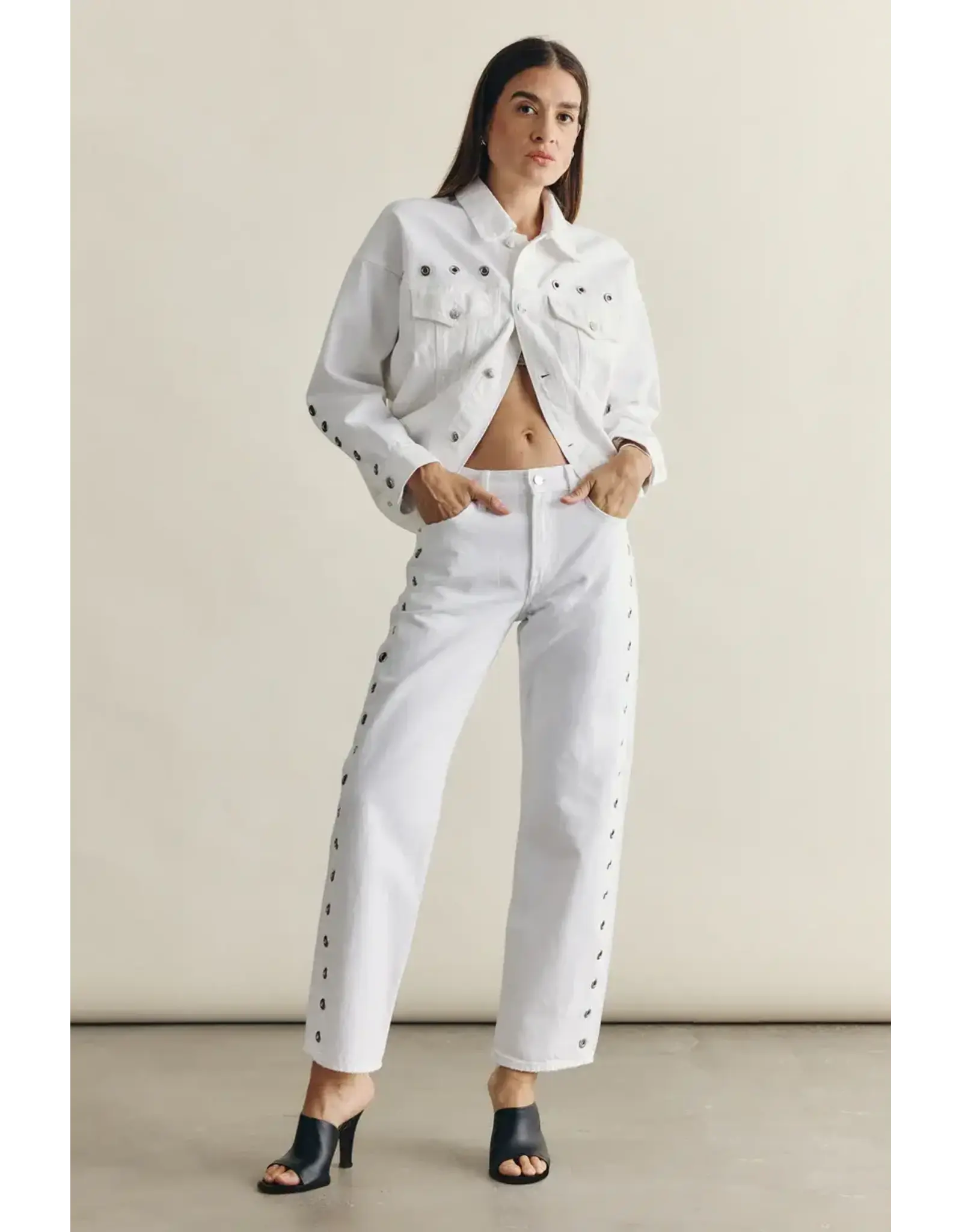 LEXI MID RISE BOWED STRAIGHT