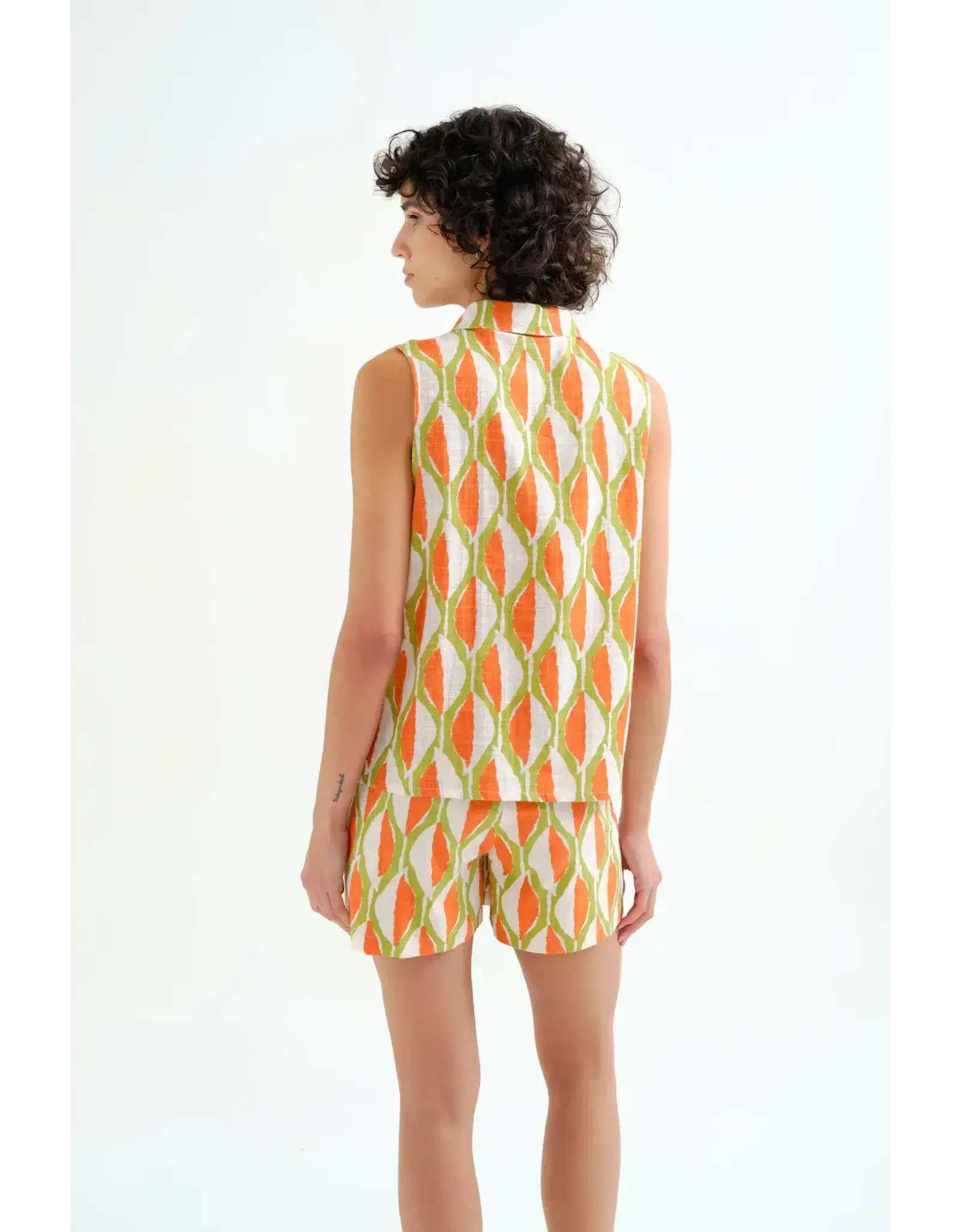 SLVLESS GEOMETRIC TOP