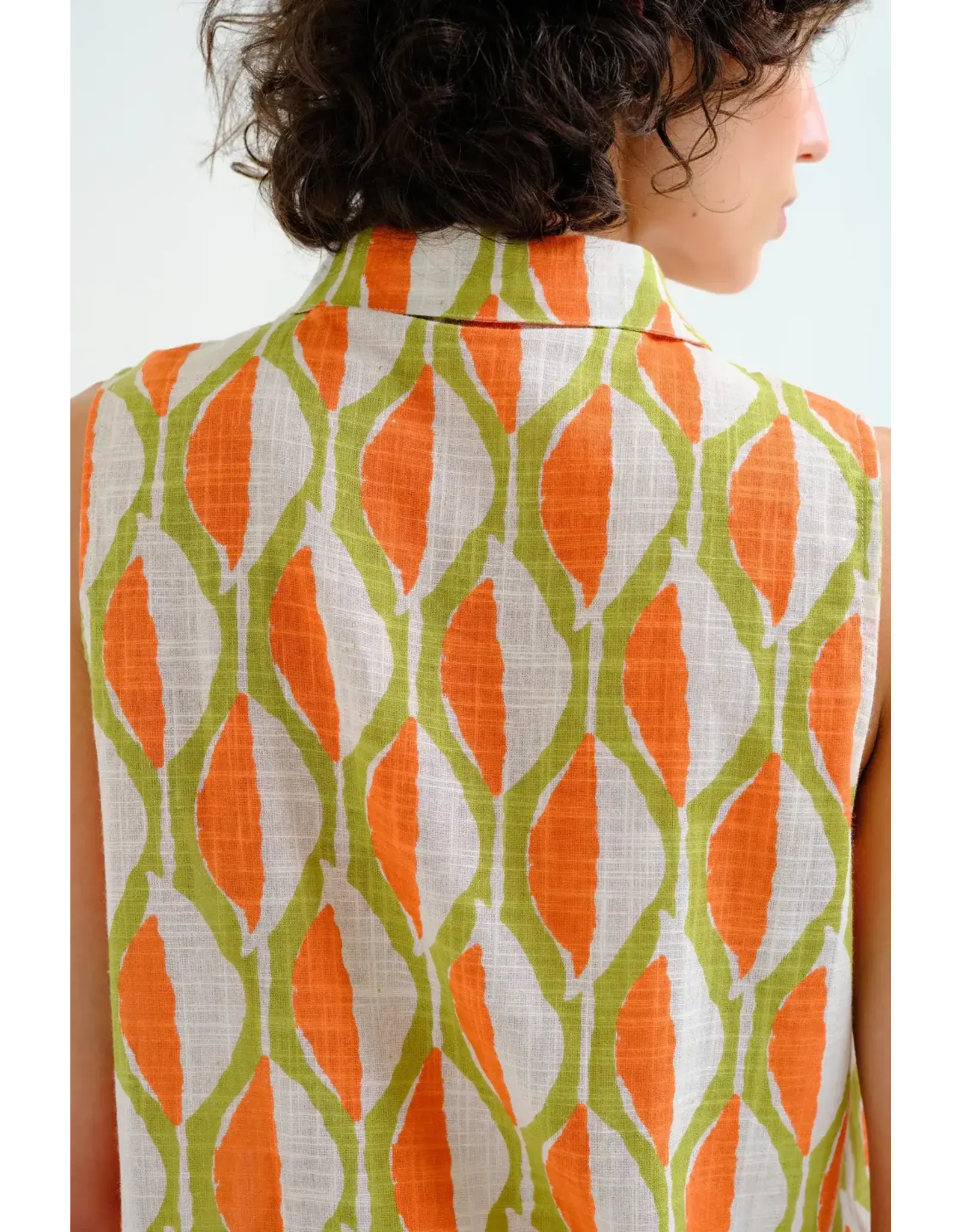 SLVLESS GEOMETRIC TOP