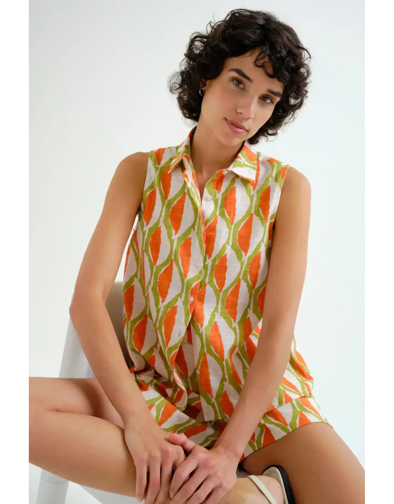 SLVLESS GEOMETRIC TOP