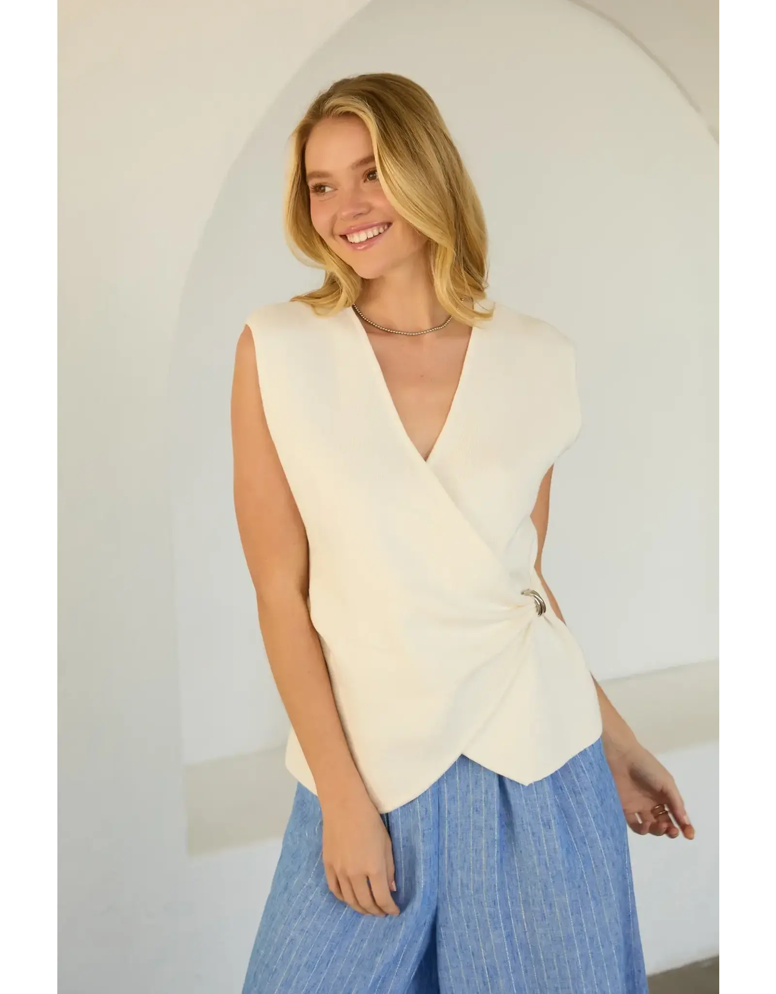 SLVLESS WRAP KNIT TOP