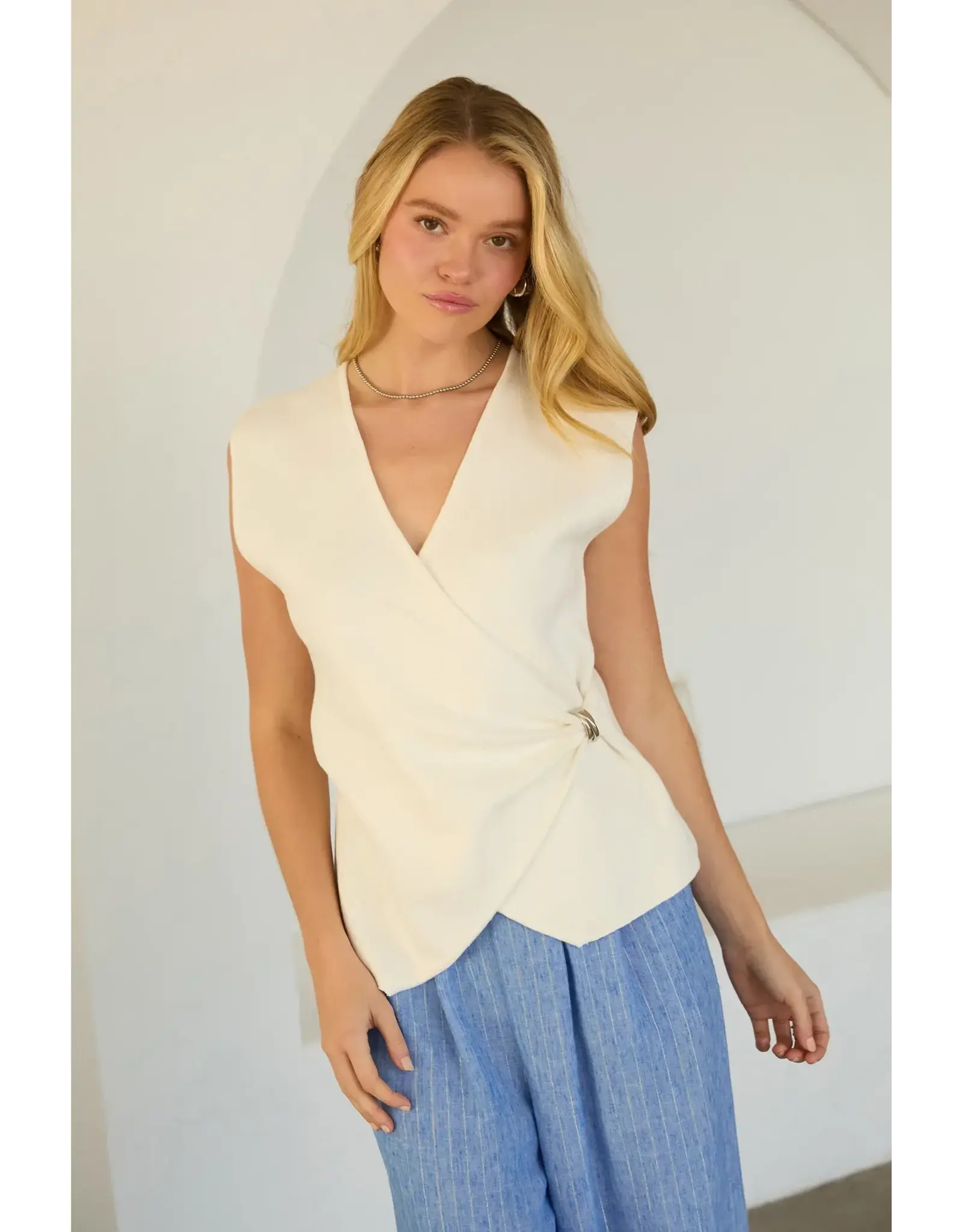 SLVLESS WRAP KNIT TOP