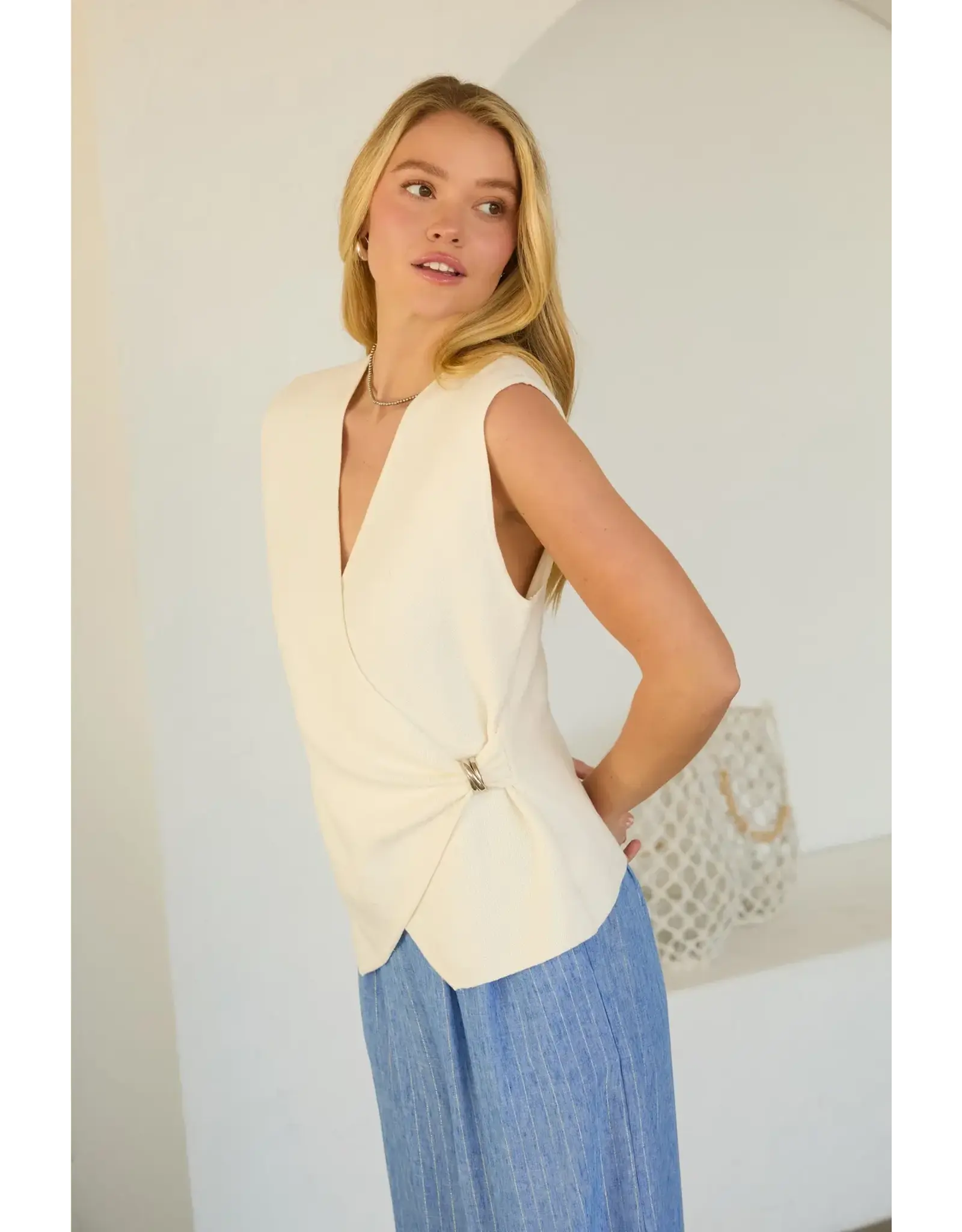 SLVLESS WRAP KNIT TOP