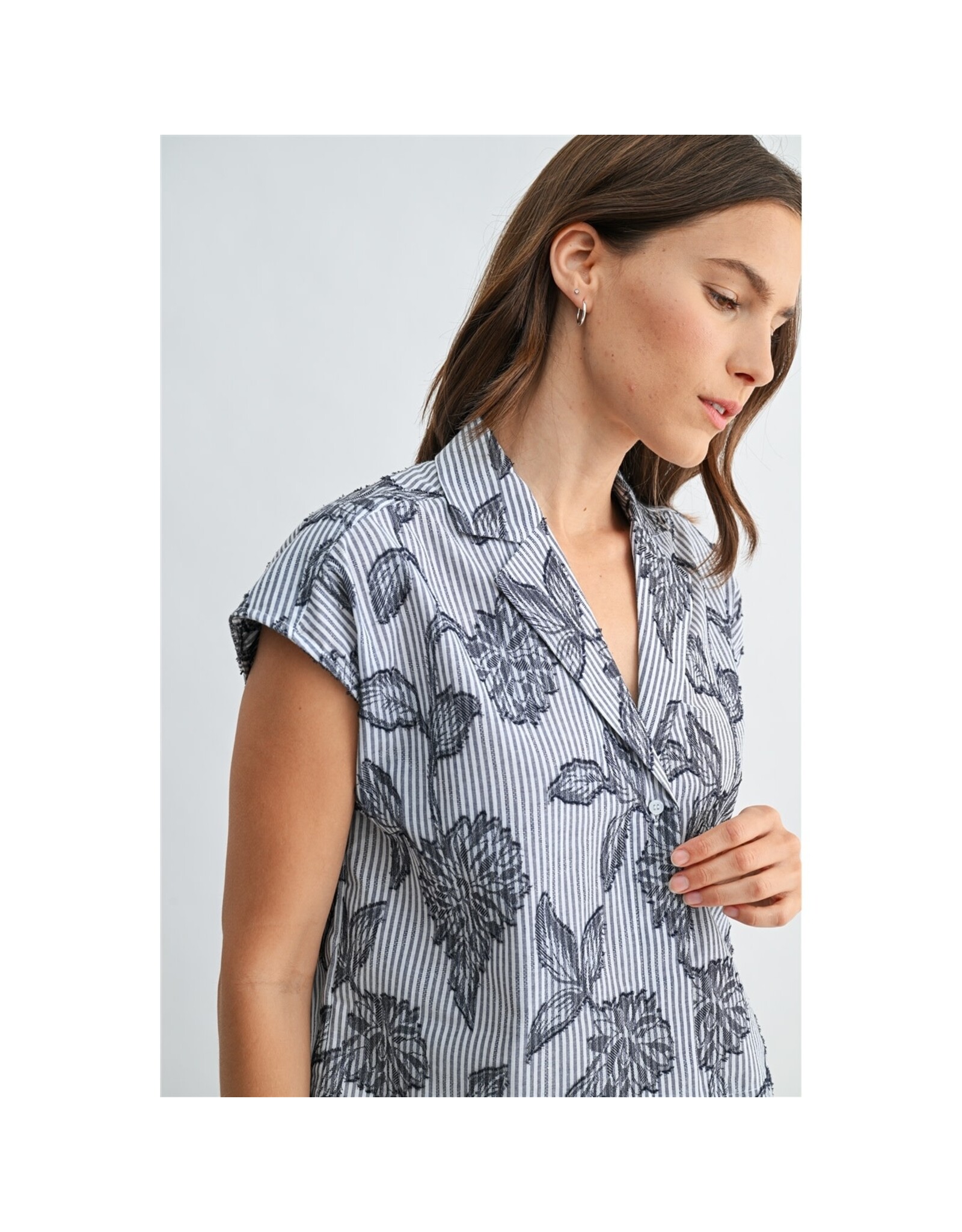 FUN2FUN WIDE SHOULDER LAPEL PRINT TOP