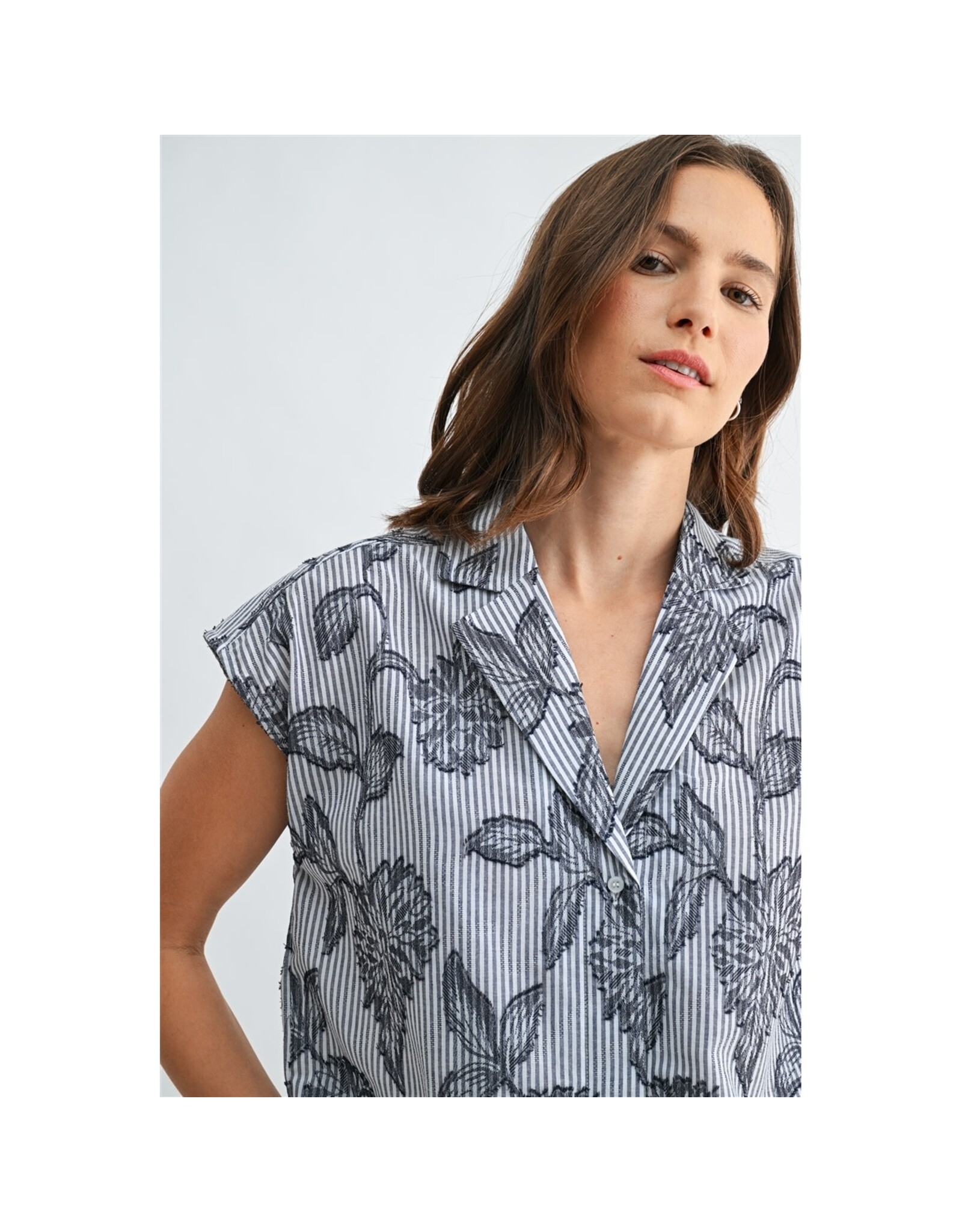 FUN2FUN WIDE SHOULDER LAPEL PRINT TOP