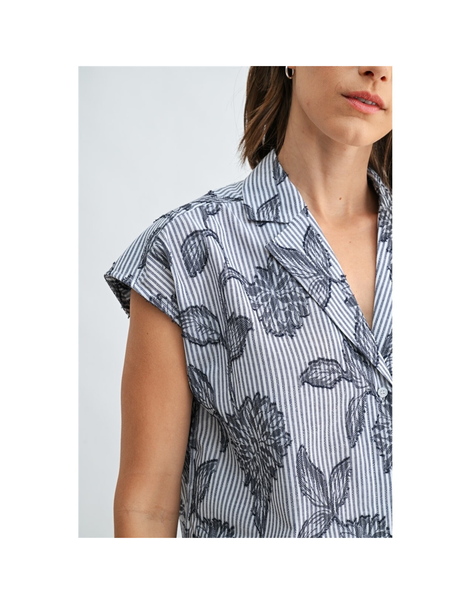 FUN2FUN WIDE SHOULDER LAPEL PRINT TOP