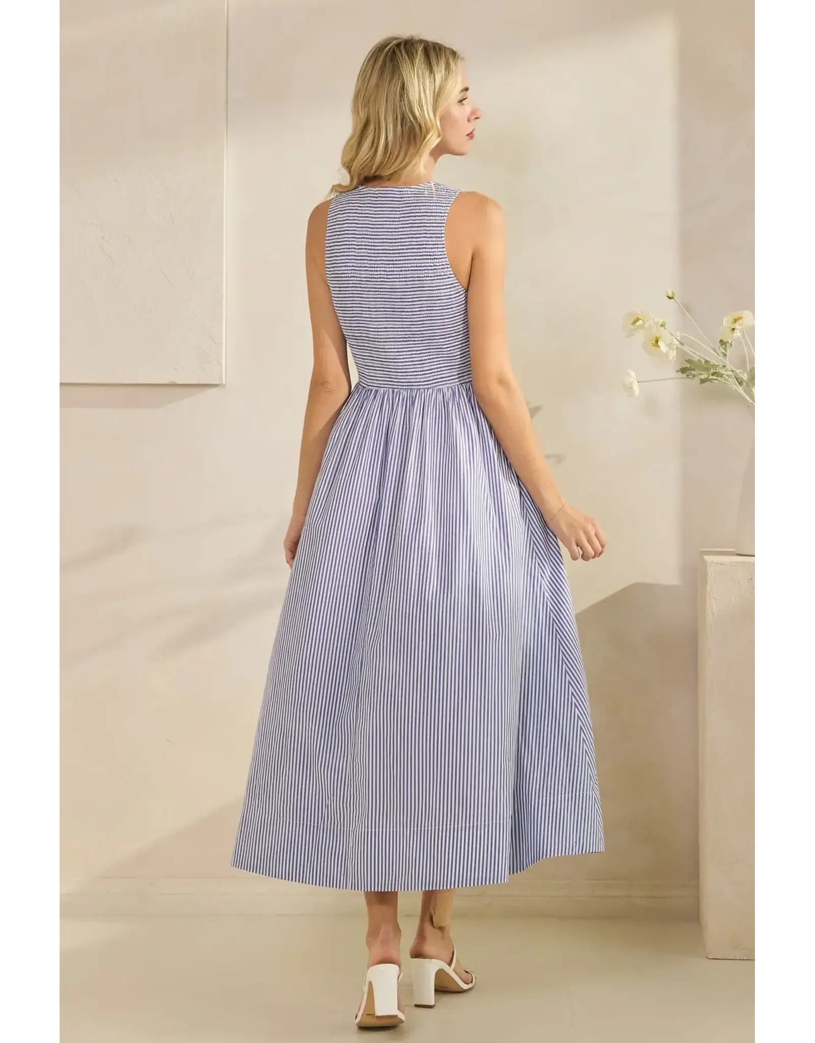 TRES BIEN SLVLESS STRIPED SMOCKED MAXI DRESS