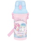 Skater Bouteille de voyage - Little Twin Stars -  "Kiki and Lala Are On a Trip Into The Forest Today To Enjoy A Magical Picnic Holiday" Bouton One Touch avec Courroie 480ml