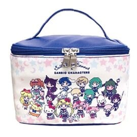 Banpresto Pochette - Sailor Moon Eternal X Sanrio - Personnages Variés Bleu et Blanche en Faux Cuir avec Zipper