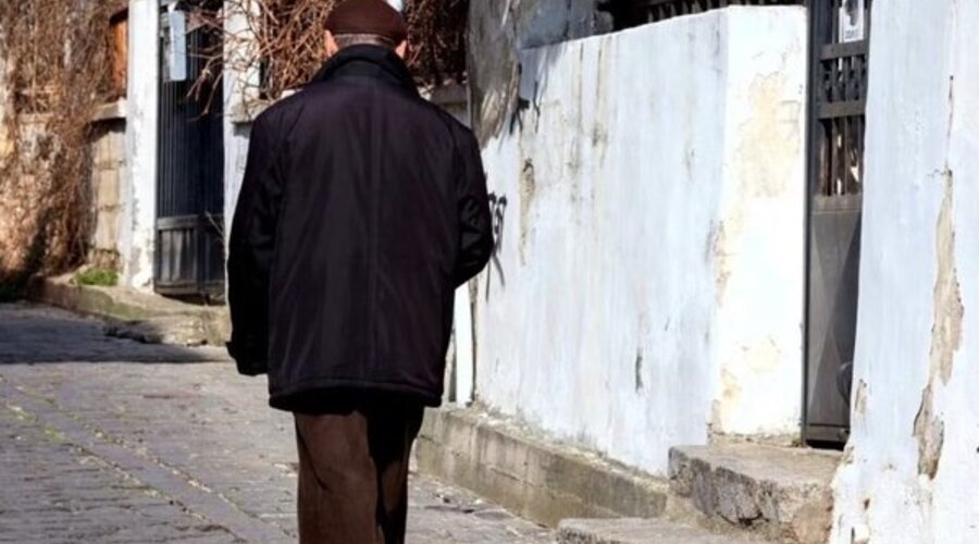 Med Diet Benefits Similar to Walking 4,000 Steps, Study Finds