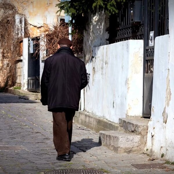 Med Diet Benefits Similar to Walking 4,000 Steps, Study Finds