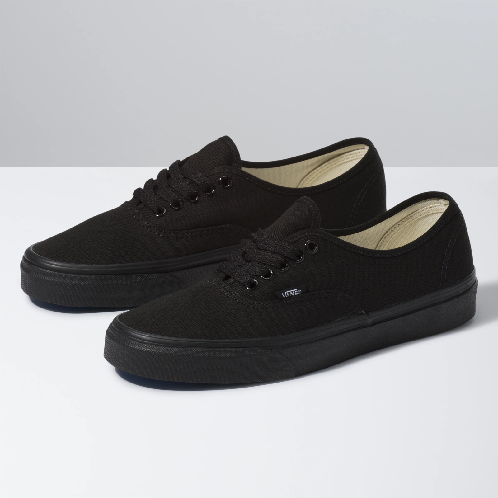 Tênis Vans Authentic Black Black VN000EE3BKA