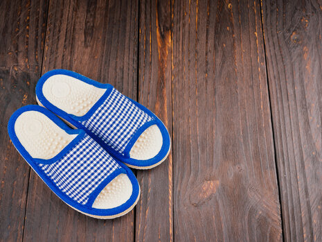 Men’s Slippers: A Complete Guide to Indoor Comfort and House Shoes