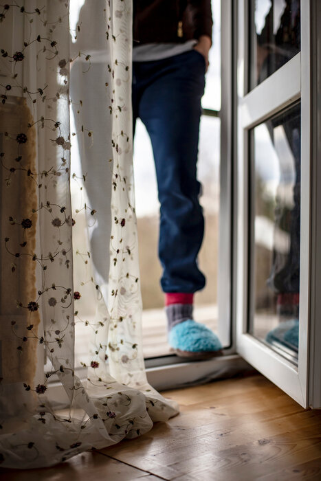 Indoor Outdoor Slippers vs Indoor-Only: Which Sole Type Is Right for Your Lifestyle?