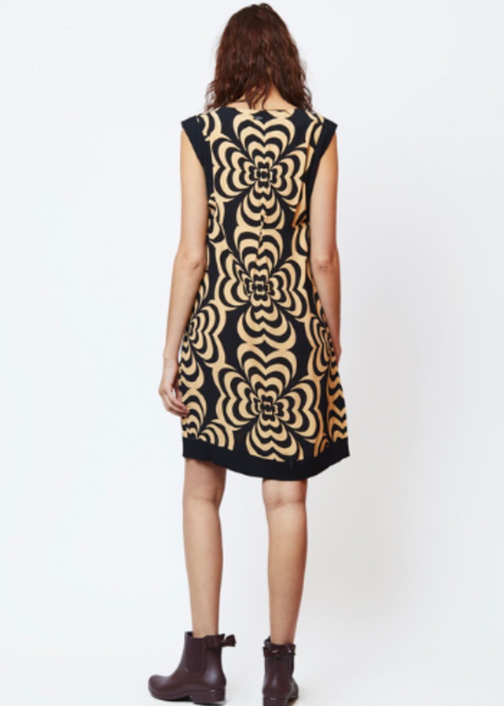 Totem Hug Dress in Biba Black