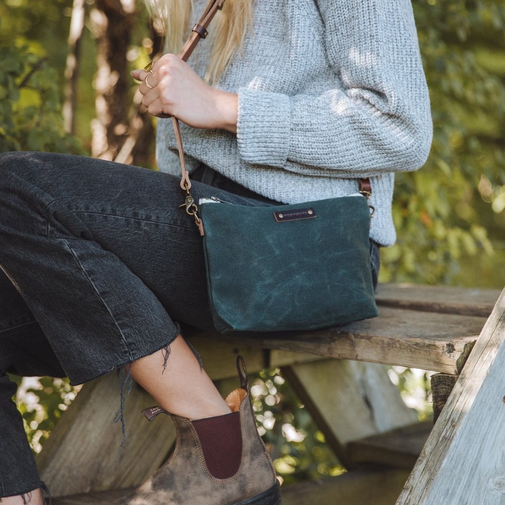 WAXED CANVAS CROSSBODY BAG — RED HOUSE