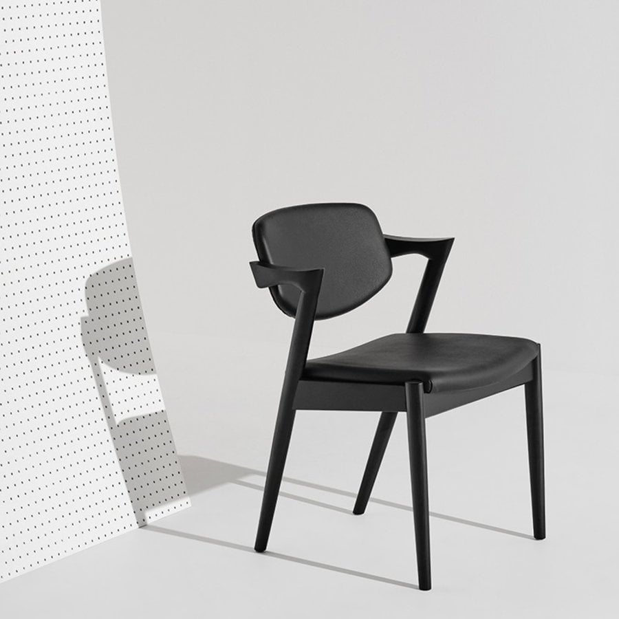 CHAISE KALLI NOIRE/CUIR SYNTHÉTIQUE NOIR