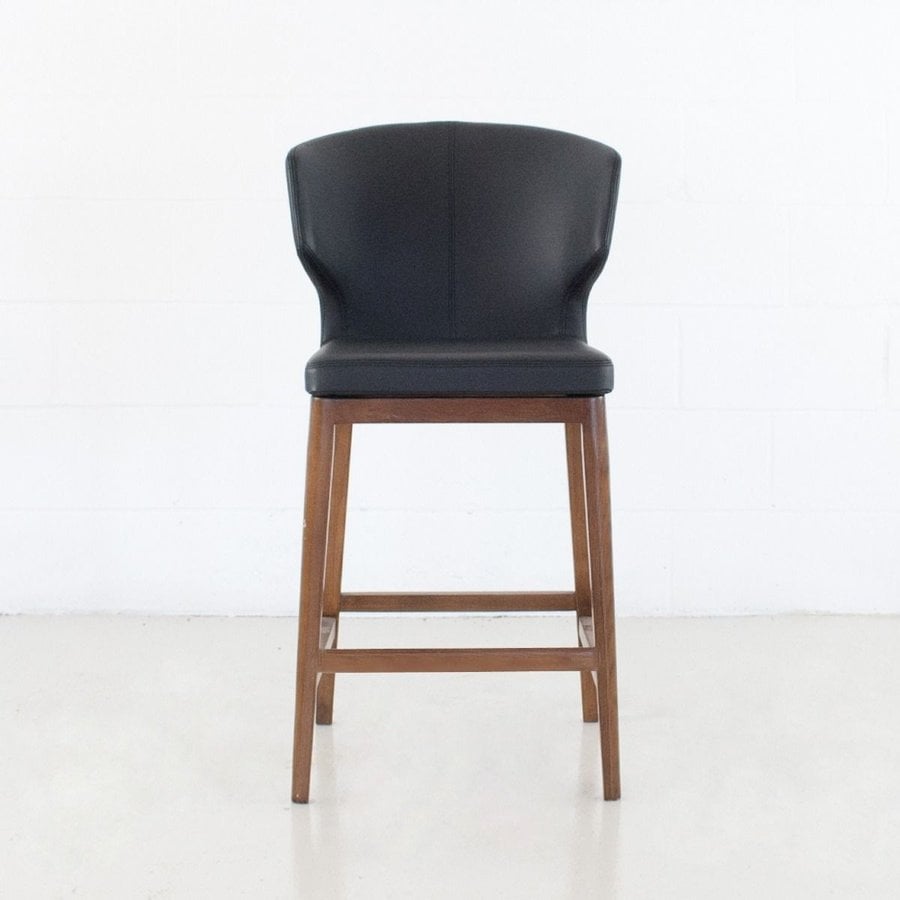 TABOURET COMPTOIR CABO / CUIR SYNTHÉTIQUE NOIR ET BASE EN BOIS