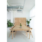 CHAISE BOK - CHÊNE VERNI - TISSU BRUN FONCÉ par Ethnicraft