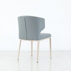 CABO CHAIR / SYNTHETIC LEATHER SILVERSTONE AND METAL BASE WITH NATURAL IMPRINT