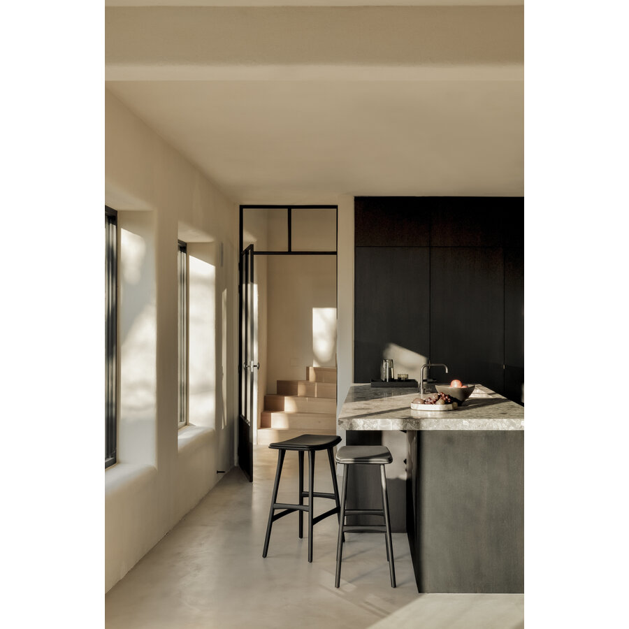 OSSO COUNTER STOOL - VARNISHED OAK - BLACK - BLACK LEATHER by Ethnicraft