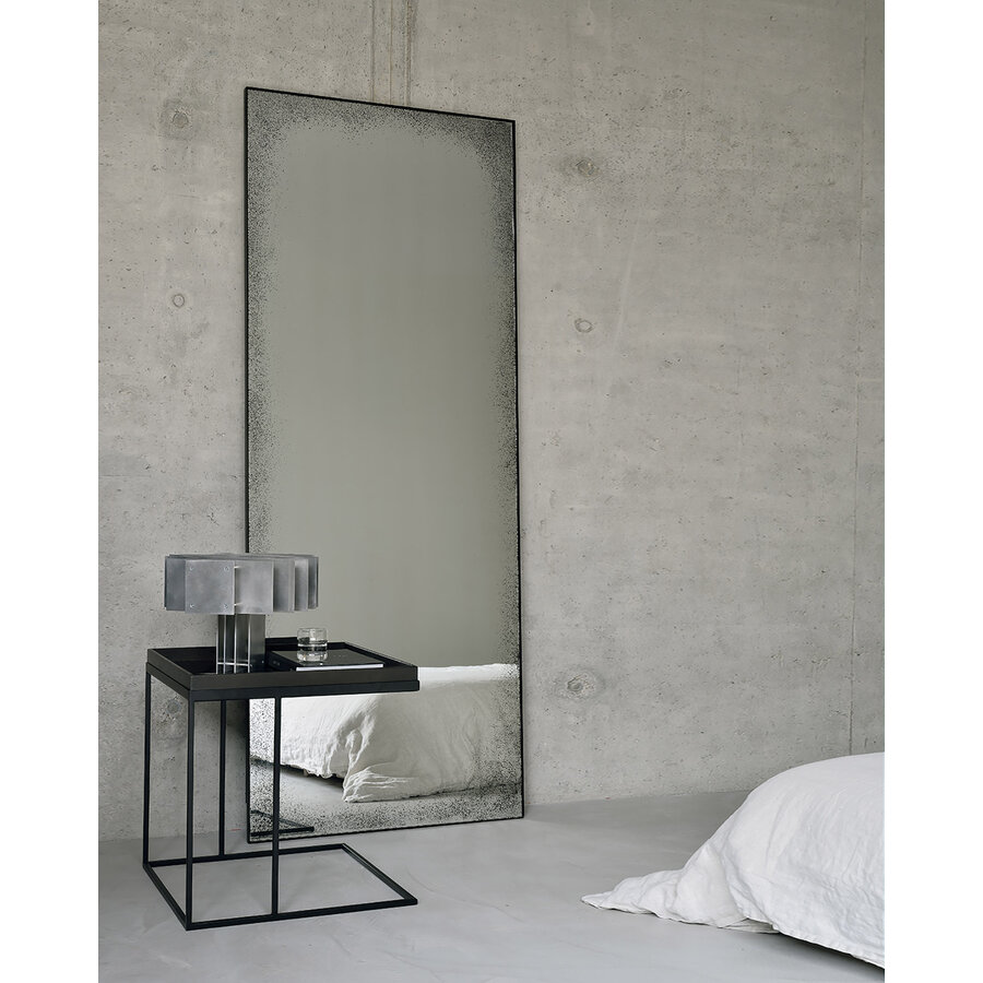 MIROIR DE SOL AGED -  CLAIR- CADRE EN MÉTAL NOIR - MOYENNEMENT ÂGÉ - RECTANGULAIRE 31.5 x 78.5 par Ethnicraft