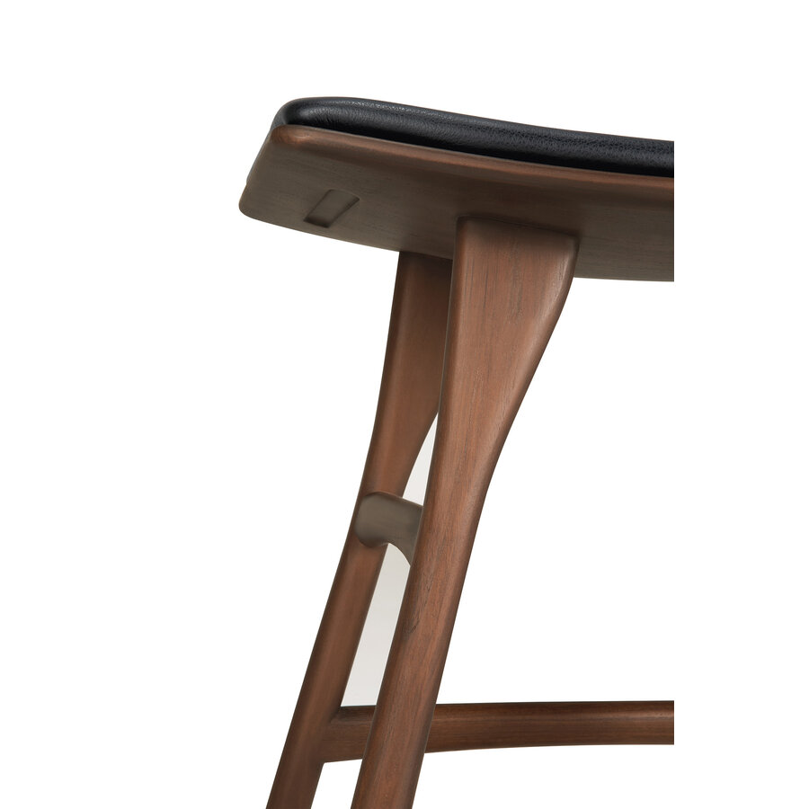 TABOURET DE TABLE OSSO - TECK VERNI BRUN - CUIR NOIR par Ethnicraft