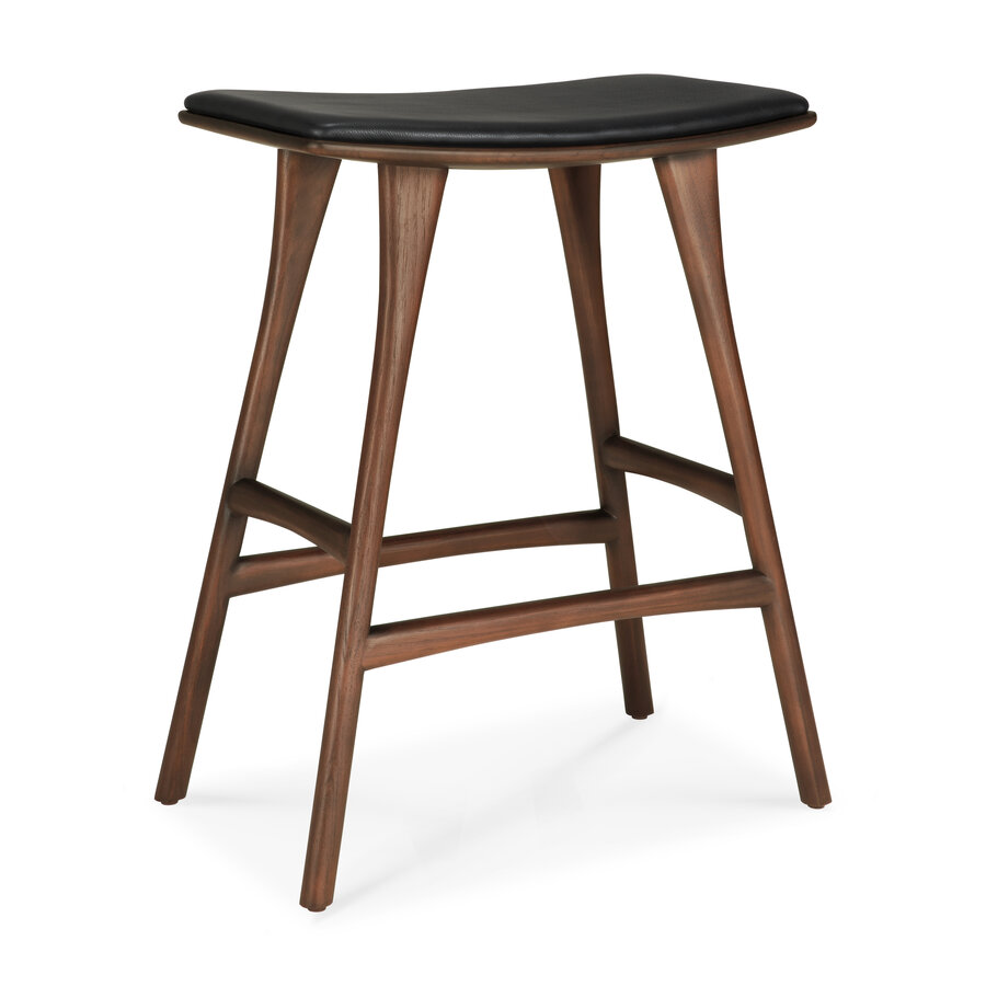TABOURET DE COMPTOIR OSSO - TECK VERNI BRUN - CUIR NOIR par Ethnicraft