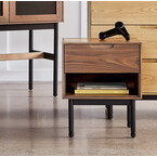 TABLE D'APPOINT MUNRO Noyer par Gus* Modern