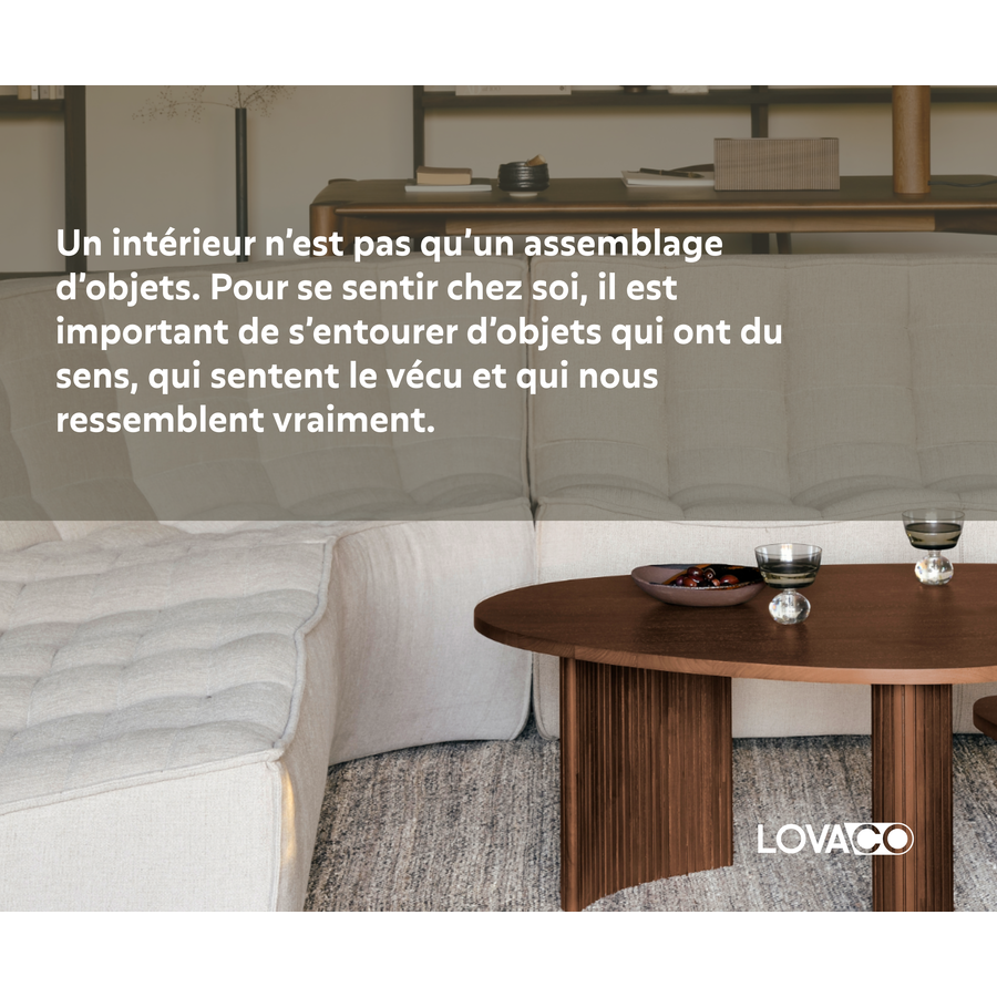 Ethnicraft crée des meubles intemporels et durables en bois massif et matériaux naturels, alliant minimalisme, durabilité et savoir-faire raffiné pour les espaces modernes. La collection complète est visible sur ethnicraft.com et disponible chez LOVACO