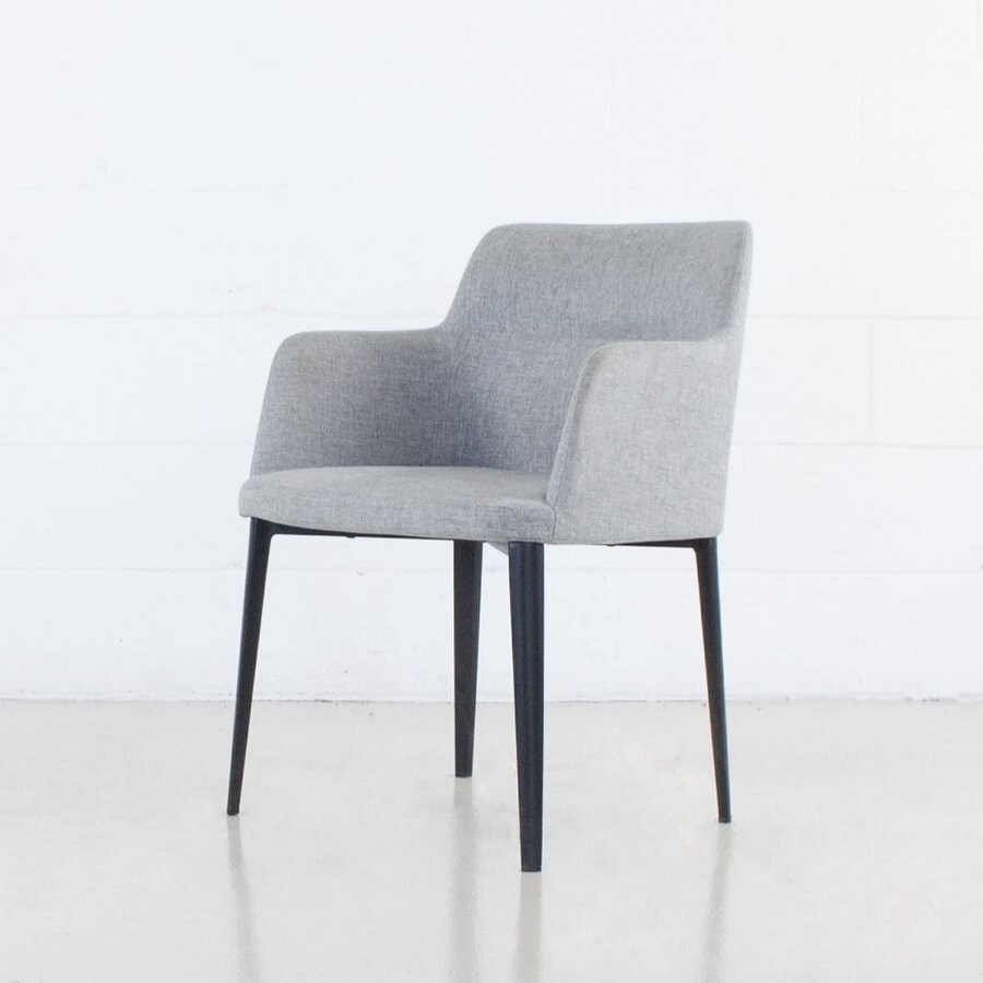 CHAISE WILLIAMSBURG TISSU GRIS PÂLE