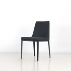 CHAISE AVENUE AVEC CUIR SYNTHÉTIQUE NOIR - BASE B