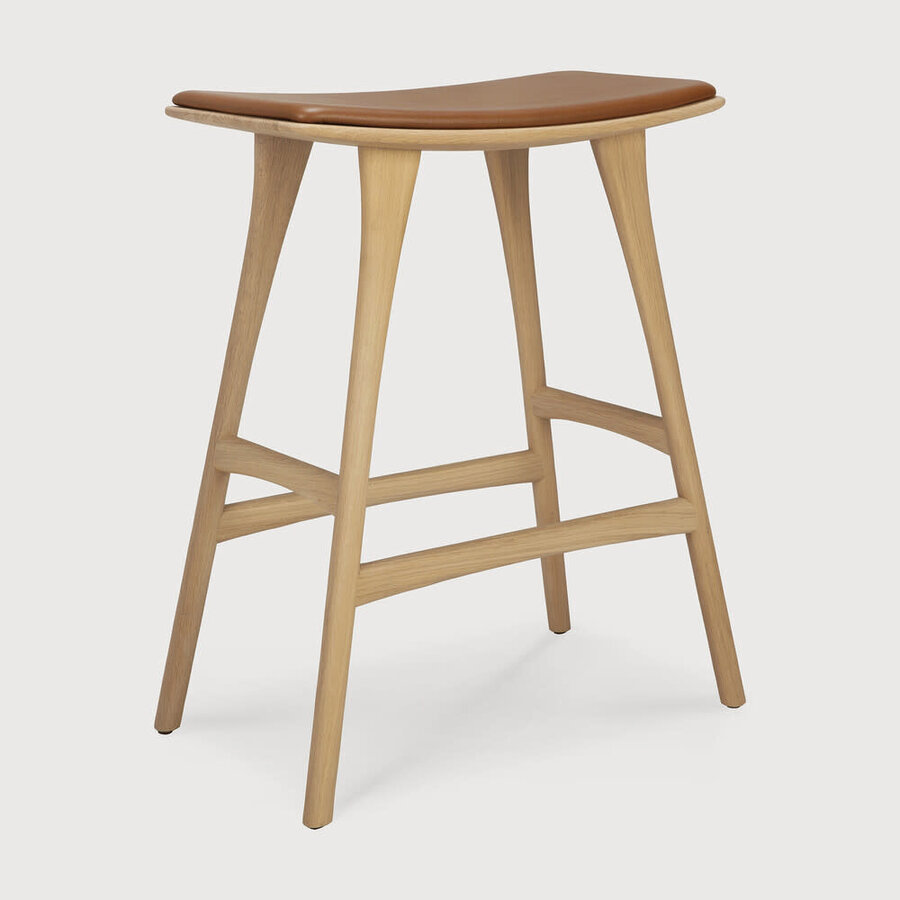 TABOURET COMPTOIR OSSO - CHÊNE VERNI - CUIR COGNAC par Ethnicraft
