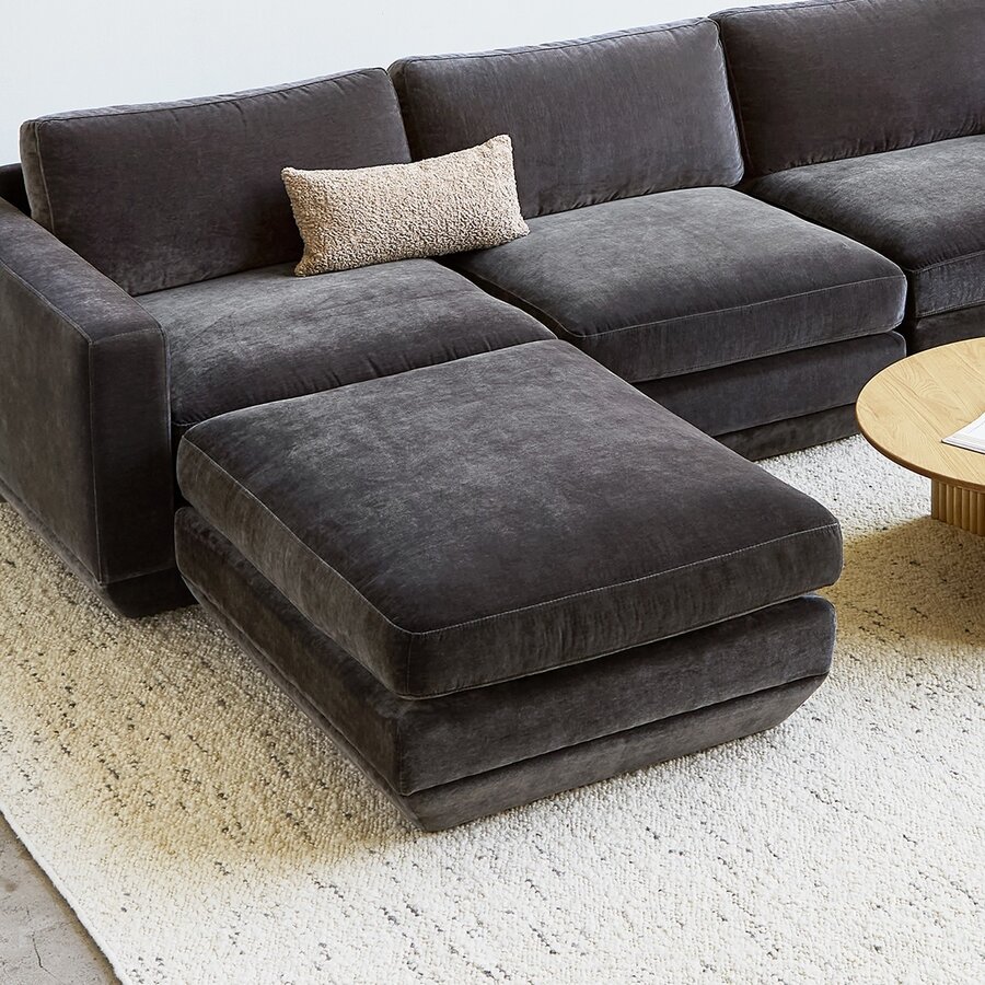 PODIUM OTTOMAN par Gus* Modern