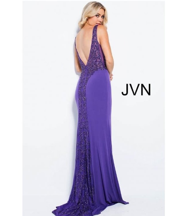 58124 Robe ajustée à haut et traine perlés